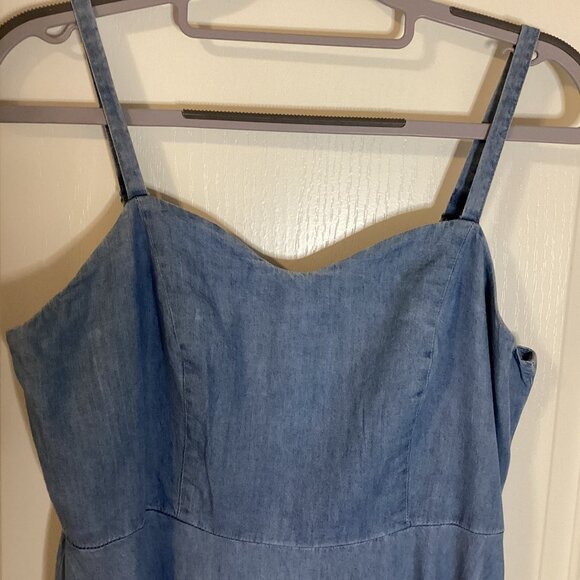 Old Navy Women's Denim Style Dress Size M Adjustable Straps Eyelet Ruffle Hem - Picture 4 of 9